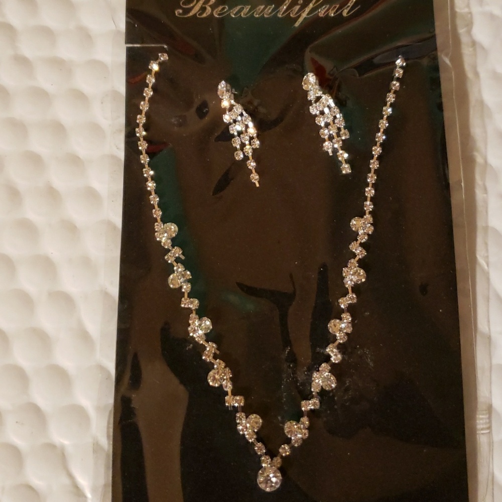 Silverstone Necklace and Earrings Set